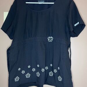 Gently worn scrub top w/ embroidered flowers